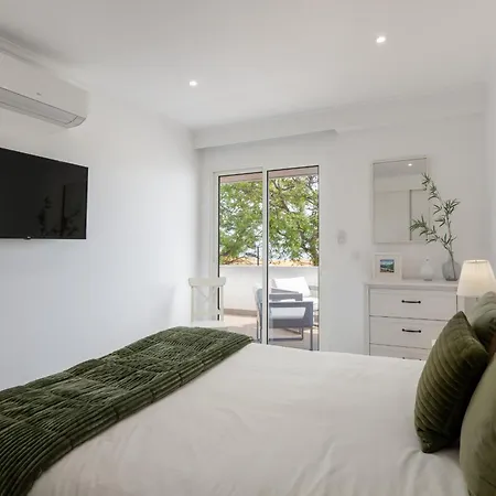 Lido Ii By An Island * 푼샬