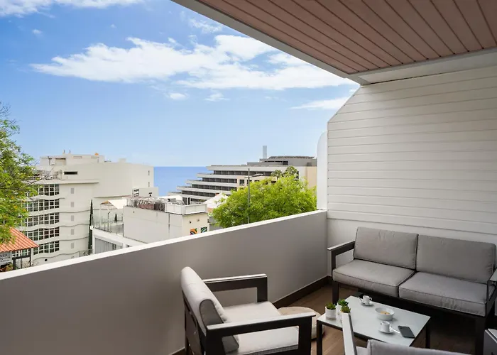 Lido Ii By An Island 푼샬