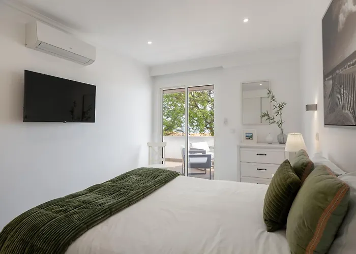 Lido Ii By An Island * פונשל